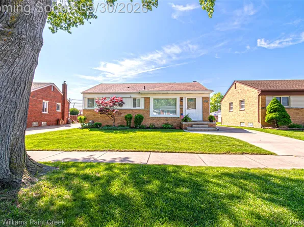 21530 Willow Wisp St, Saint Clair Shores, MI 48082