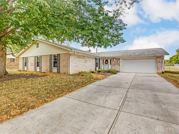 1045 Kentshire Dr, Dayton, OH 45459