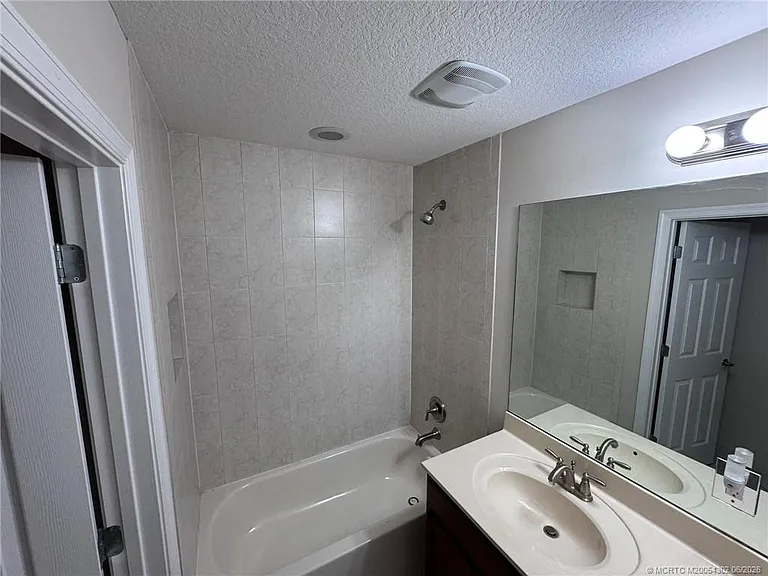 11239 SW Barton Way — Photo 20