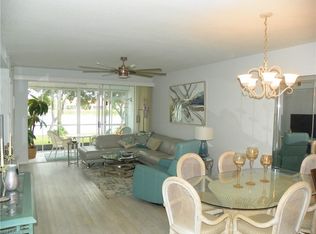 218 Gabriel Cir #9, Naples, FL 34104