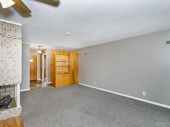 5th image of 404 E Beloit Ave