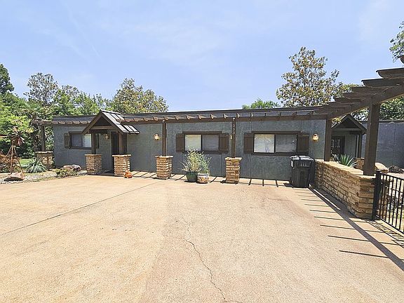 3rd image of 553 Arrowhead Bch