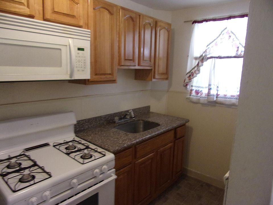2nd image of 651 E Cheltenham Ave