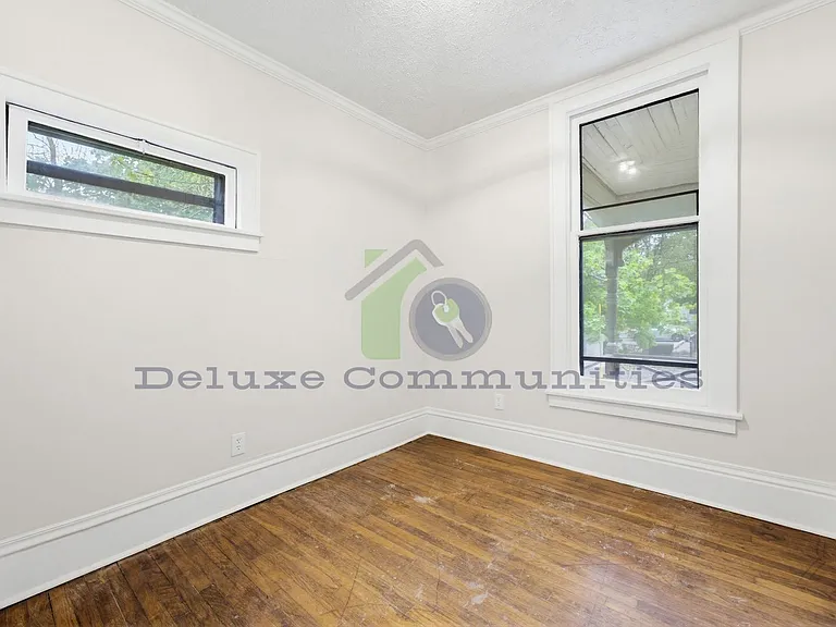 410 Eastern Ave SE — Photo 22