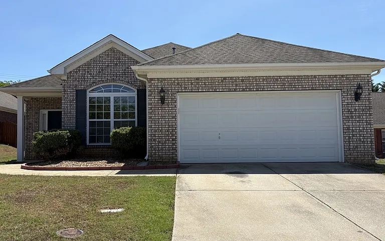 101 Brentmoor Pl — Photo 1