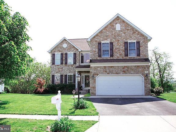 2nd image of 113 Evergreen Cir