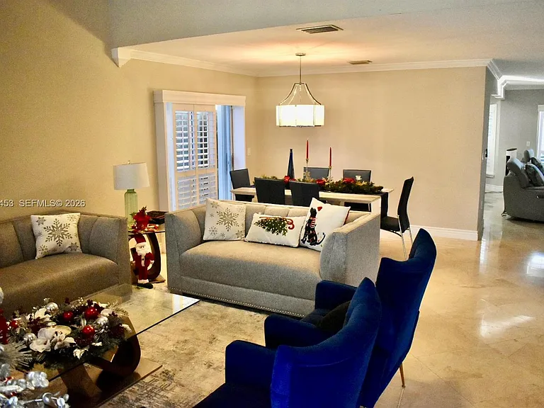 1352 NW 129th Way — Photo 2