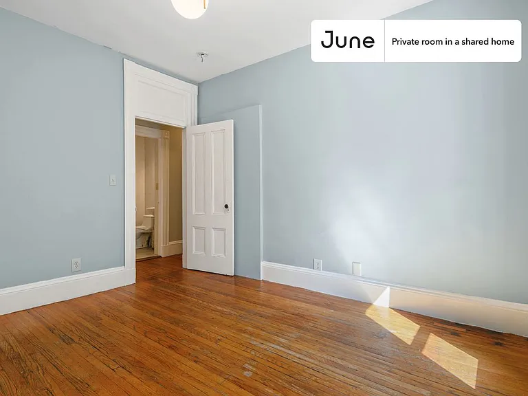 76 Easton St #C — Photo 5