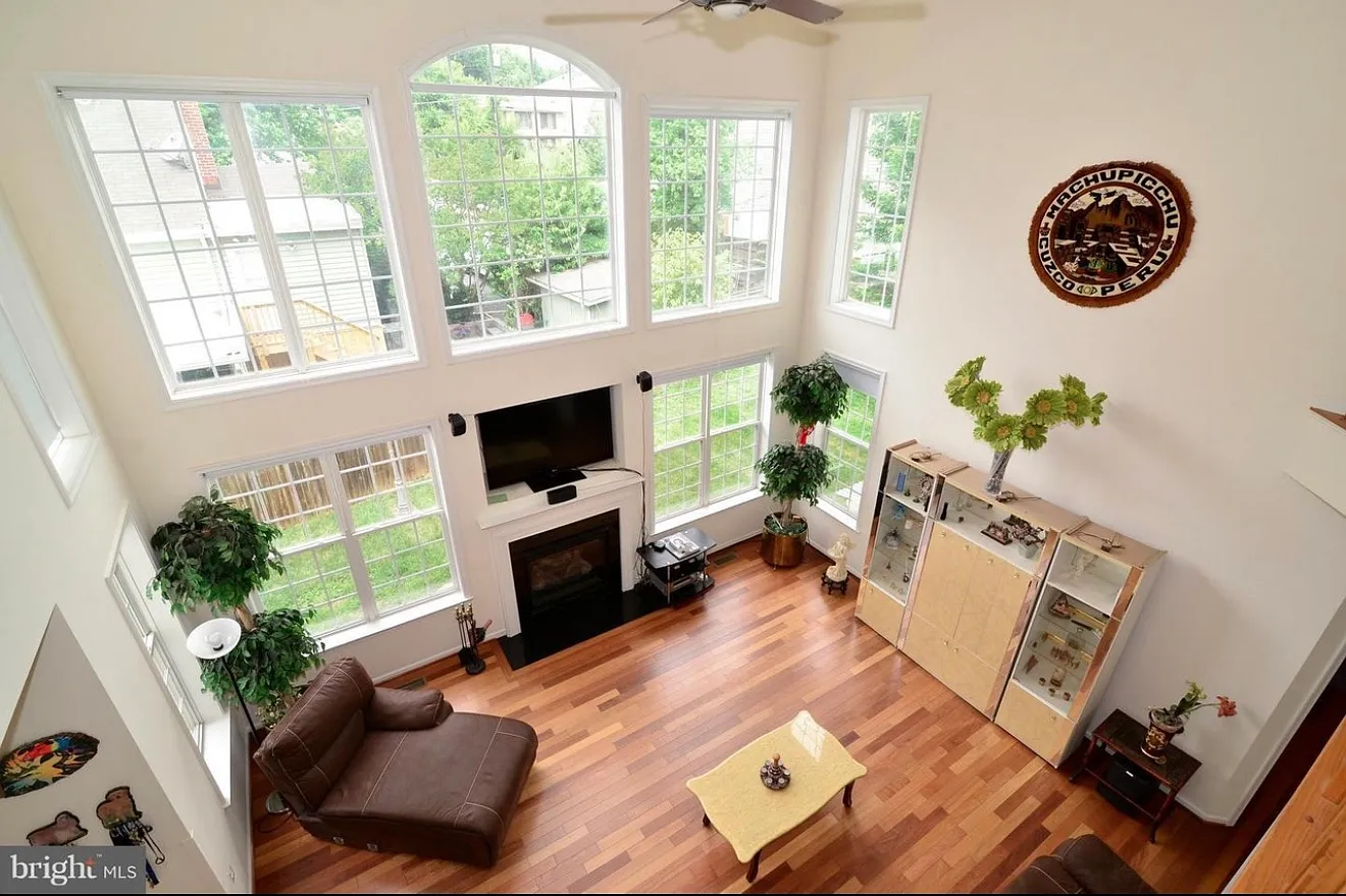 7 bed, 5800 sqft, $995 — Photo 4