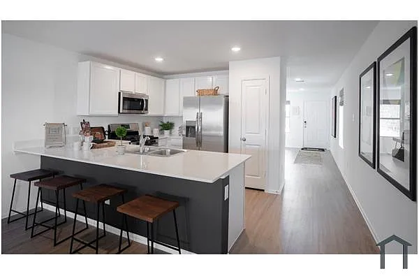 Building Photo - 12039 Rockview Dr