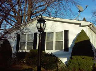 119 Pine Dr, Jonesville, MI 49250