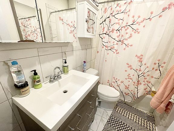 5th image of 17 Symphony Rd APT 8