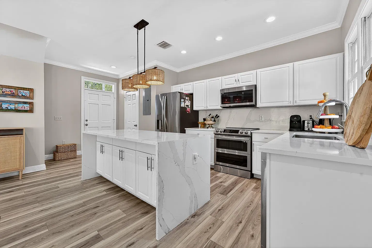 2 bed, 1120 sqft, $4,600 — Photo 3