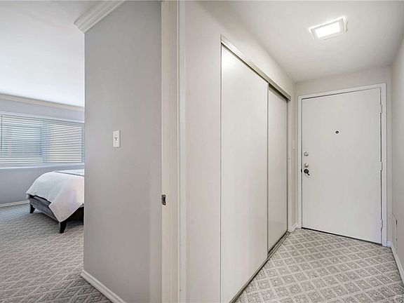 3rd image of 615 E Broadway Unit 203