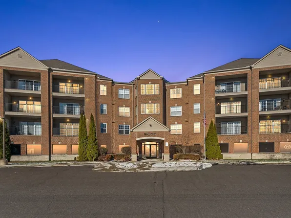 2118 Country Club Dr #10, Saint Clair Shores, MI 48082
