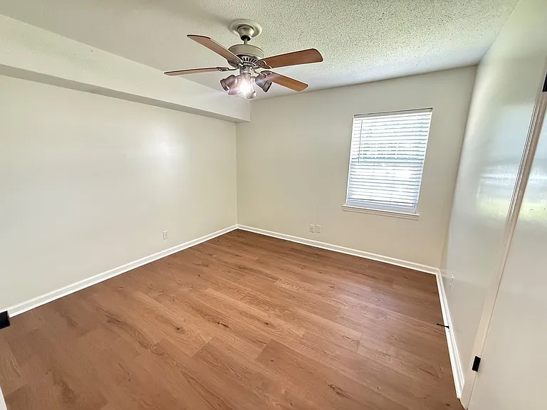 101 Ellen Dr — Photo 9