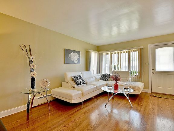 3rd image of 3314 Pearl St