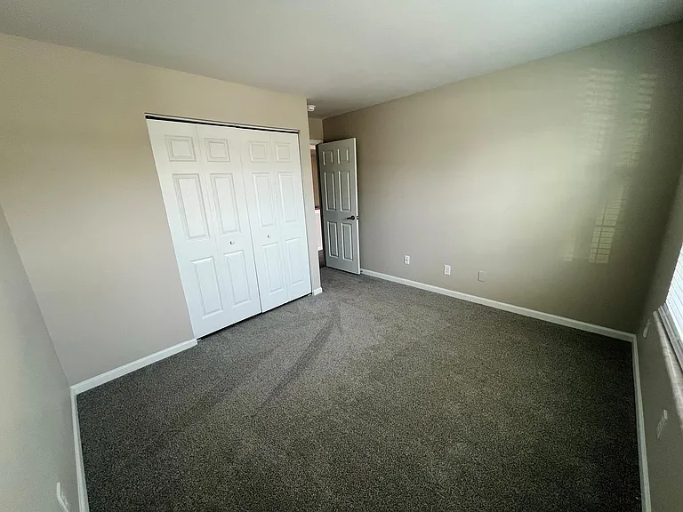 Country Club Place Apartments — Photo 13