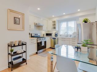 9 Wilson Park Rd #2, Toronto, ON M6K3B6