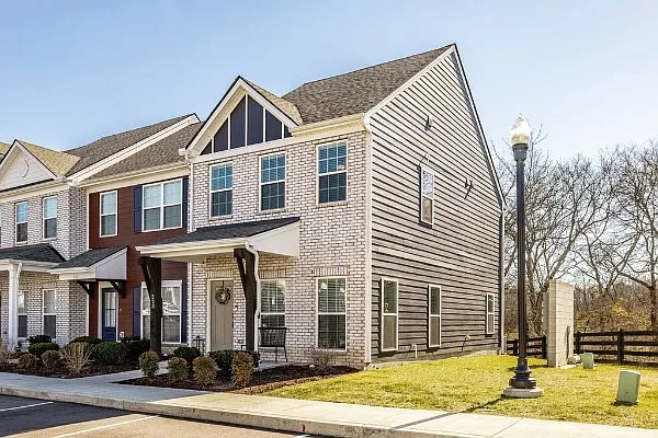 2 bed, 2.5 bath, 1306 sqft, $2,300 — Photo 2