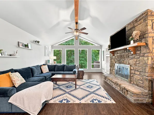 72 Elizabeth Dr, Bella Vista, AR 72715