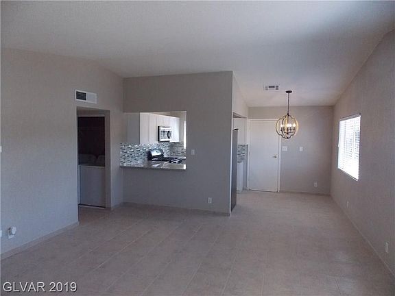 2nd image of 4984 Killarney St