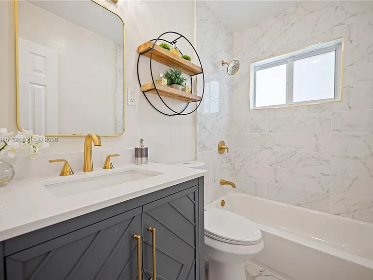 4220 SW 14th St #4220 — Photo 16