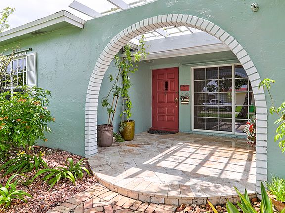 4th image of 8440 NW 24th St