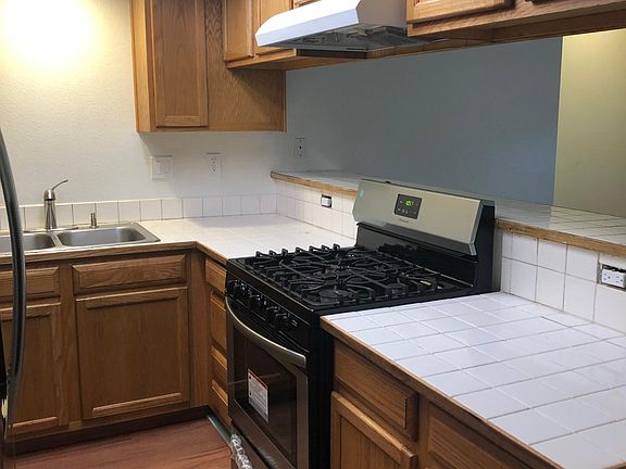 5th image of 1290 Zinfandel Dr Unit B