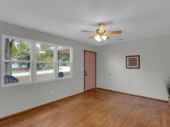 4th image of 315 Denham Ave