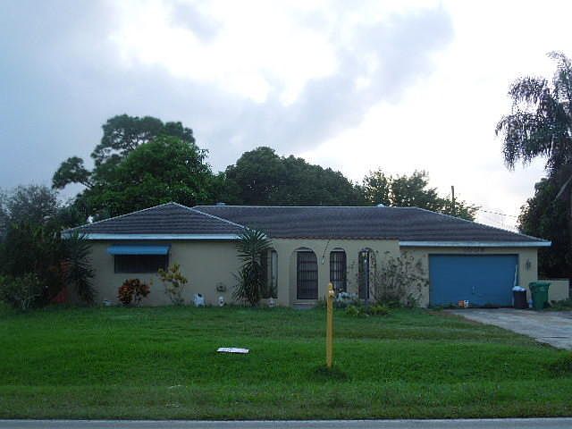 1st image of 1008 SE Floresta Dr