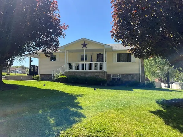 136 Taft St, Crab Orchard, WV 25827