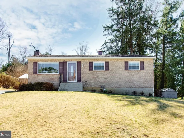 5 Moorepark Ct, Cockeysville, MD 21030