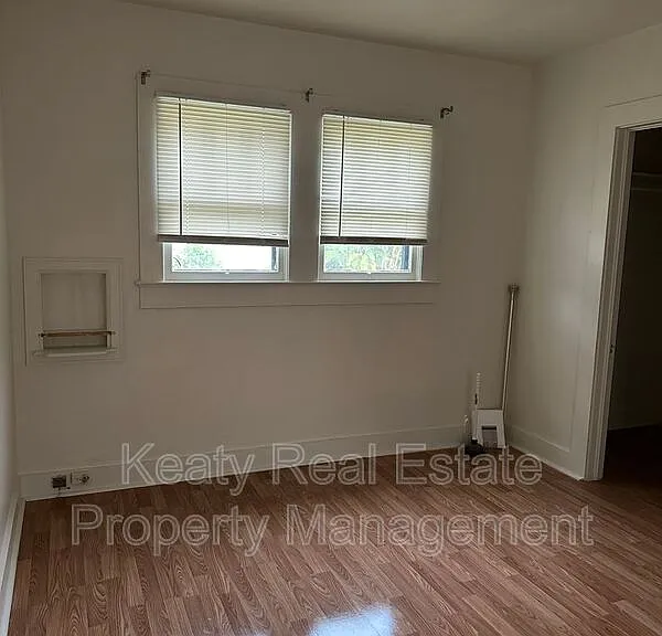 419 Charles St — Photo 5