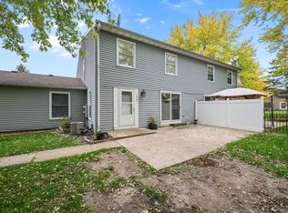 1606 E Stonehenge Dr, Sycamore, IL 60178