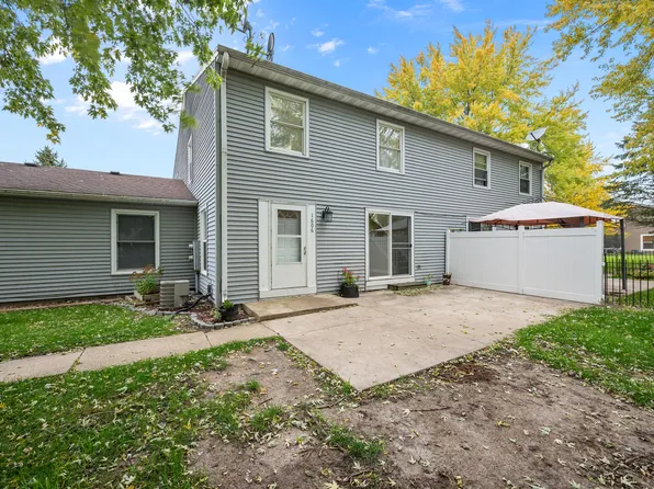 1606 E Stonehenge Dr, Sycamore, IL 60178