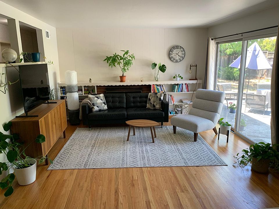 1st image of 111 Lester Ln
