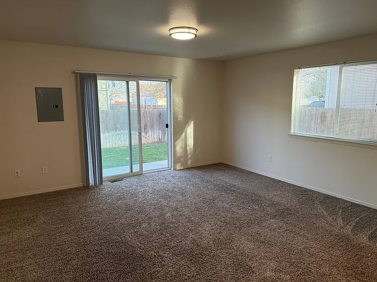 1709 W Fern Dr — Photo 16