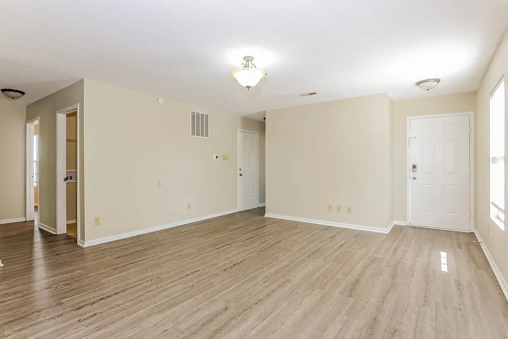 3 bed, 2.0 bath, 1224 sqft, $2,260 — Photo 4