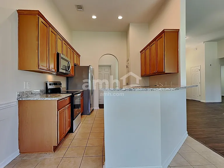 632 Stonebridge Cir — Photo 3