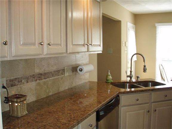 3rd image of 215 Rosewood St