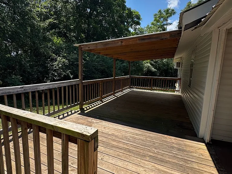 717 Washington St NW — Photo 10