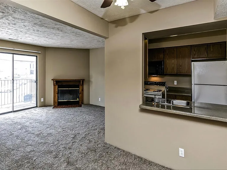 Fox Ridge Apartments — Photo 7
