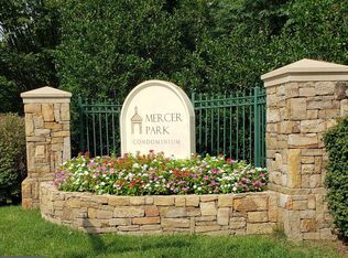 24588 Byrne Meadow Sq APT 301, Aldie, VA 20105