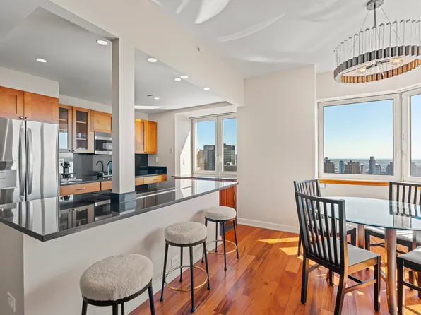 425 5th Avenue image 3 of 18