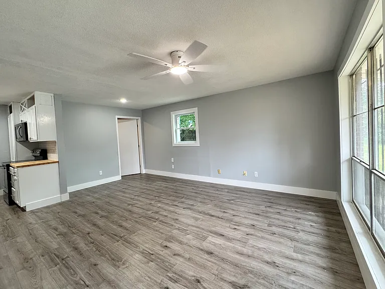 1524 Hagan Dr — Photo 2