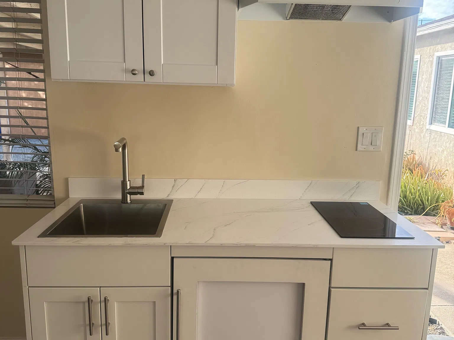 Studio, 400 sqft, $1,750 — Photo 2