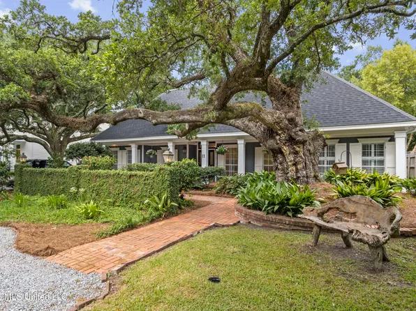 11 Japonica Dr, Pass Christian, MS 39571