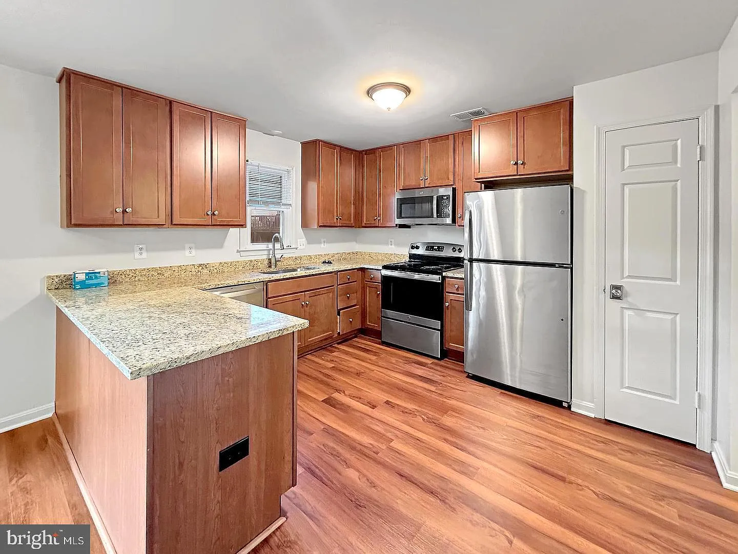3 bed, 4.0 bath, 1756 sqft, $3,600 — Photo 4