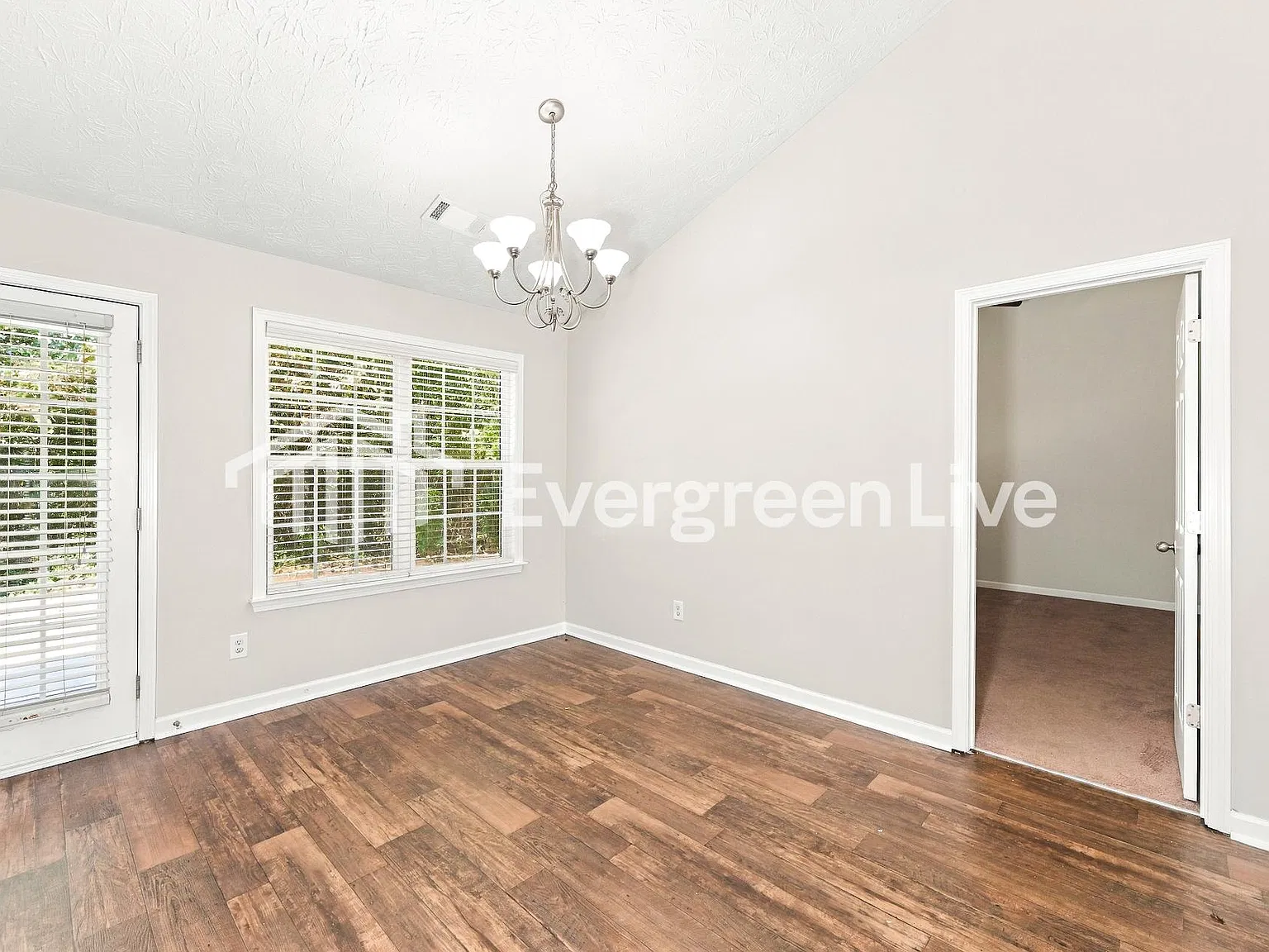 4 bed, 2.0 bath, 1754 sqft, $2,095 — Photo 4